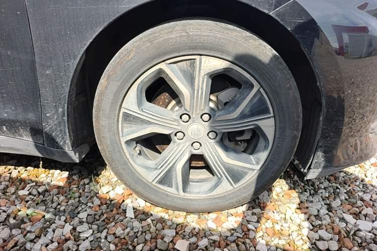 Used Hongqi E-QM5 2023 Revised Version Basic Travel Edition Right Front Wheel Hub