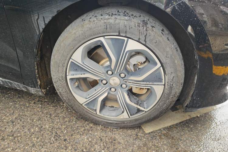 Used Hongqi E-QM5 2023 Revised Version Basic Travel Edition Right Front Wheel Hub