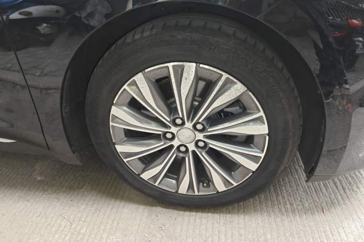 Used Hongqi E-QM5 2023 620km PLUS Right Front Wheel Hub
