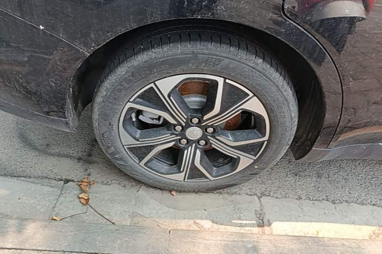 Used Hongqi E-QM5 2023 Base Travel Edition Right Rear Wheel Hub