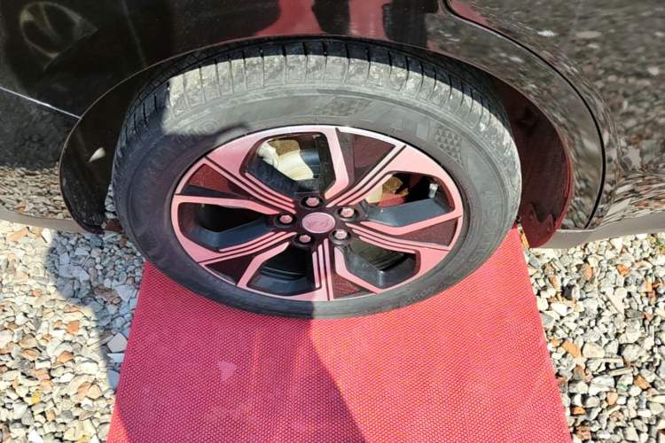 Used Hongqi E-QM5 2023 Revised Version Basic Travel Edition Right Rear Wheel Hub
