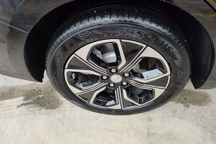 Used Hongqi E-QM5 2023 Revised Version Basic Travel Edition Right Rear Wheel Hub