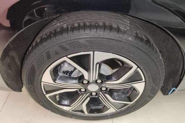 Used Hongqi E-QM5 2023 Revised Version Basic Travel Edition Right Rear Wheel Hub