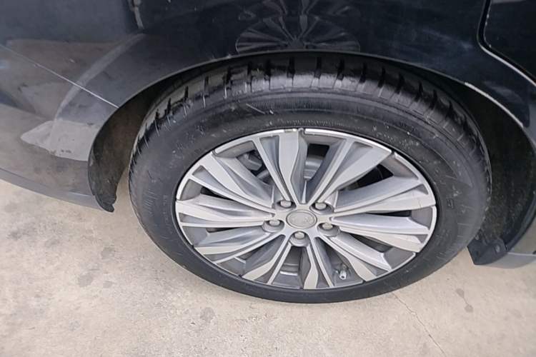 Used Hongqi E-QM5 2023 620km PLUS Right Rear Wheel Hub