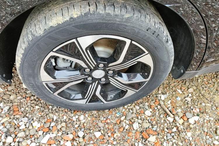Used Hongqi E-QM5 2023 Revised Version Basic Travel Edition Right Rear Wheel Hub