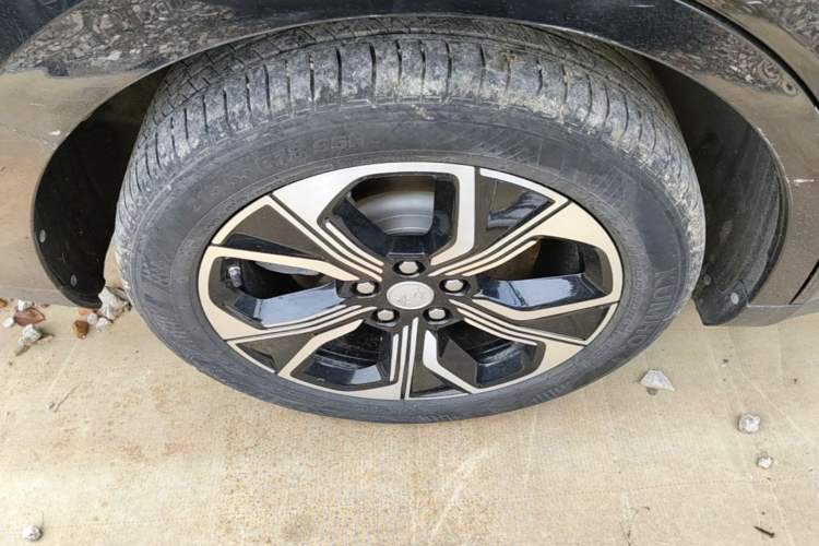 Used Hongqi E-QM5 2023 Revised Version Basic Travel Edition Right Rear Wheel Hub