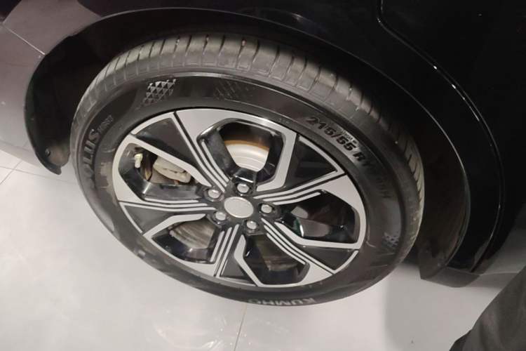 Used Hongqi E-QM5 2023 Revised Version Basic Travel Edition Right Rear Wheel Hub