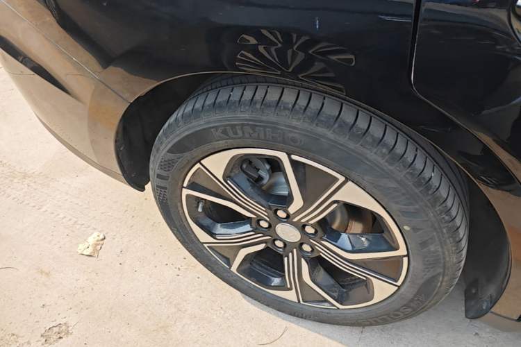 Used Hongqi E-QM5 2023 Revised Version Basic Travel Edition Right Rear Wheel Hub
