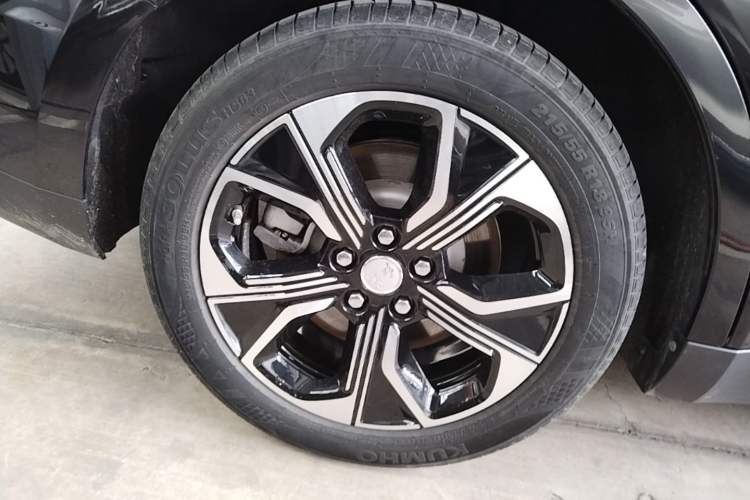 Used Hongqi E-QM5 2023 Revised Version Basic Travel Edition Right Rear Wheel Hub
