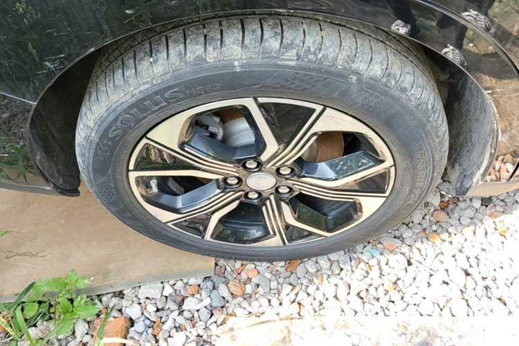 Used Hongqi E-QM5 2023 Revised Version Basic Travel Edition Right Rear Wheel Hub