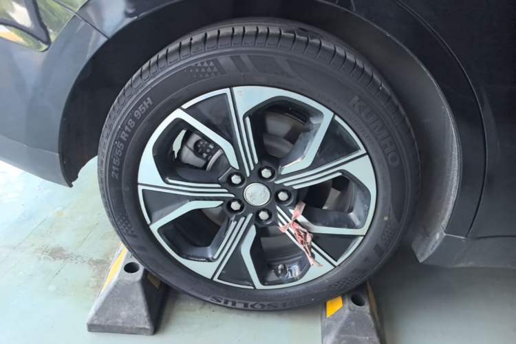 Used Hongqi E-QM5 2023 Revised Version Basic Travel Edition Right Rear Wheel Hub
