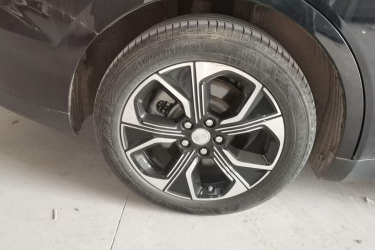 Used Hongqi E-QM5 2023 Revised Version Basic Travel Edition Right Rear Wheel Hub