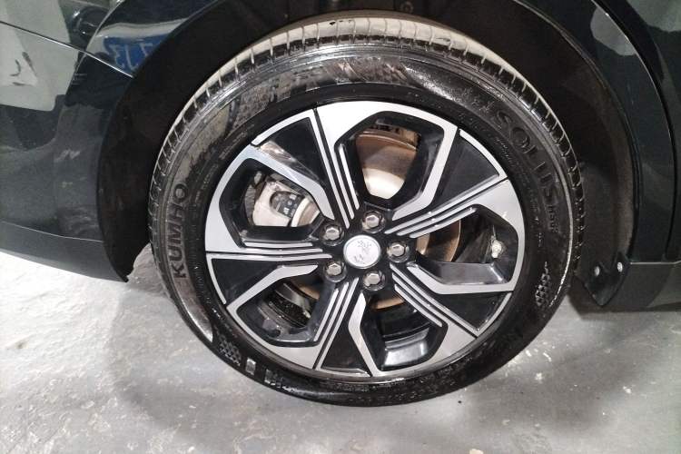 Used Hongqi E-QM5 2023 Revised Version Basic Travel Edition Right Rear Wheel Hub