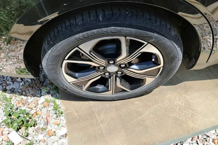 Used Hongqi E-QM5 2023 Revised Version Basic Travel Edition Right Rear Wheel Hub