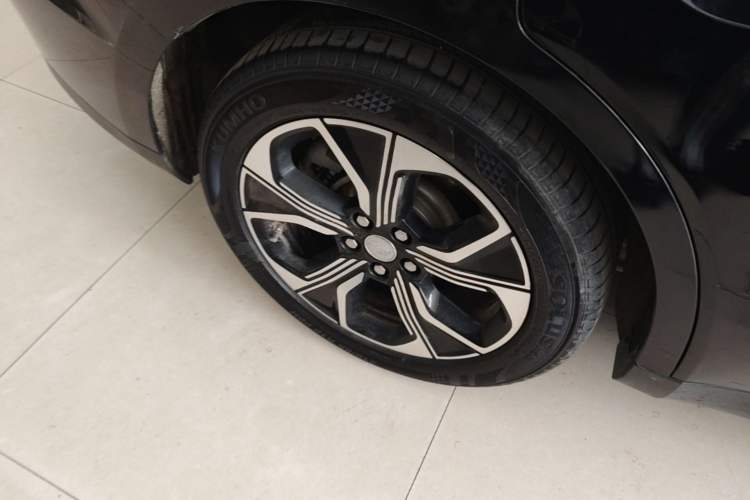 Used Hongqi E-QM5 2023 Revised Version Basic Travel Edition Right Rear Wheel Hub