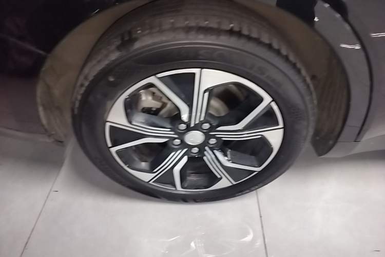 Used Hongqi E-QM5 2023 Revised Version Basic Travel Edition Right Rear Wheel Hub