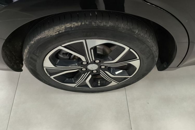 Used Hongqi E-QM5 2023 Revised Version Basic Travel Edition Right Rear Wheel Hub