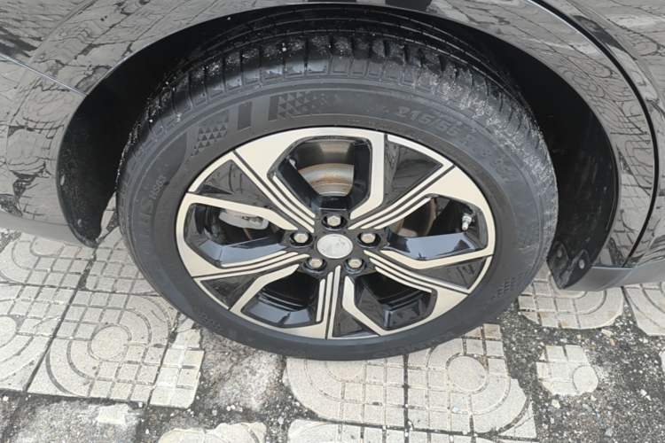 Used Hongqi E-QM5 2023 Base Travel Edition Right Rear Wheel Hub