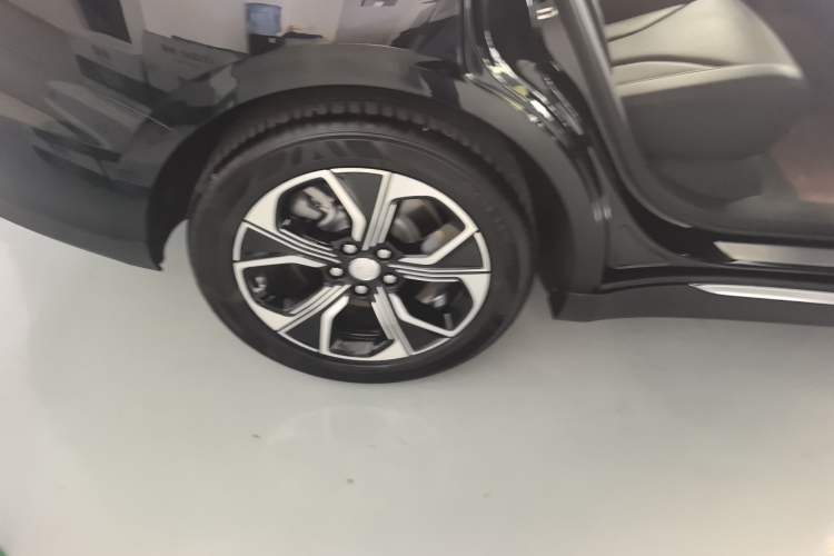 Used Hongqi E-QM5 2023 Revised Version Basic Travel Edition Right Rear Wheel Hub