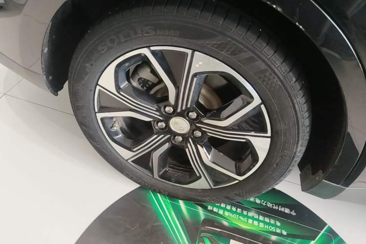 Used Hongqi E-QM5 2023 Revised Version Basic Travel Edition Right Rear Wheel Hub