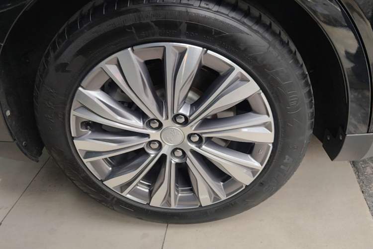 Used Hongqi E-QM5 2023 620km PLUS Right Rear Wheel Hub
