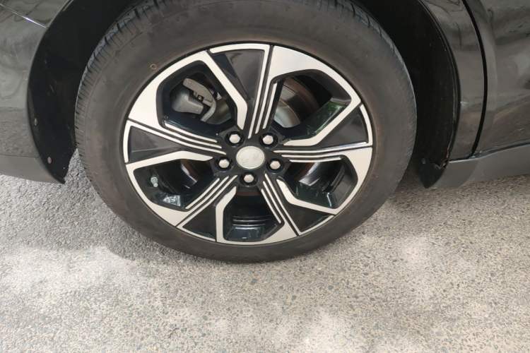 Used Hongqi E-QM5 2023 Revised Version Basic Travel Edition Right Rear Wheel Hub
