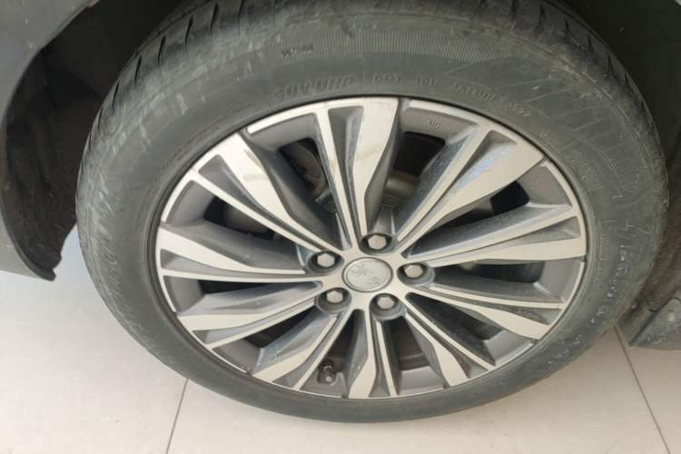 Used Hongqi E-QM5 2023 620km PLUS Right Rear Wheel Hub