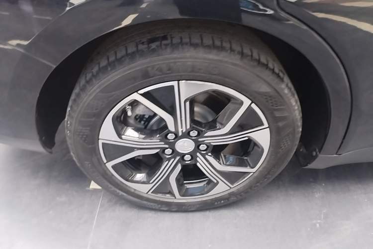 Used Hongqi E-QM5 2023 Revised Version Basic Travel Edition Right Rear Wheel Hub