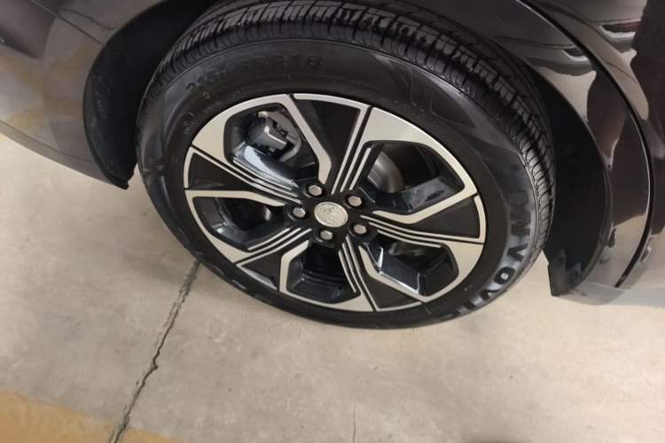 Used Hongqi E-QM5 2023 Revised Version Basic Travel Edition Right Rear Wheel Hub