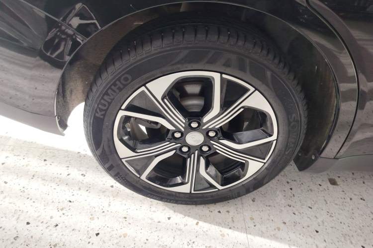 Used Hongqi E-QM5 2023 Revised Version Basic Travel Edition Right Rear Wheel Hub