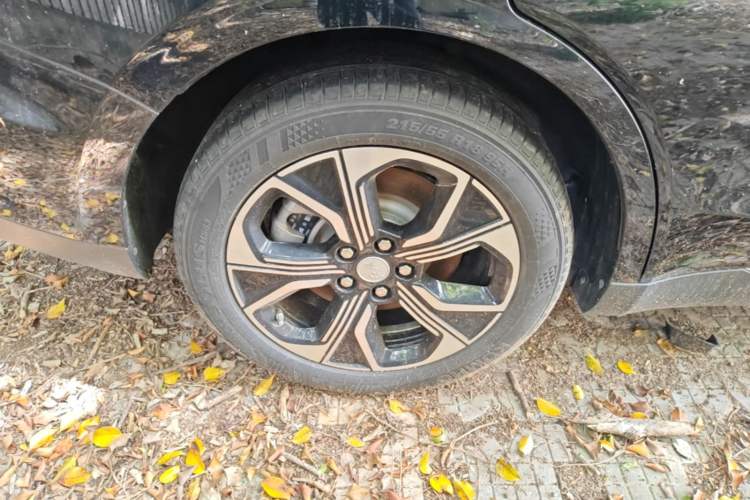 Used Hongqi E-QM5 2023 Revised Version Basic Travel Edition Right Rear Wheel Hub