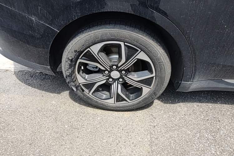 Used Hongqi E-QM5 2023 Base Travel Edition Right Rear Wheel Hub