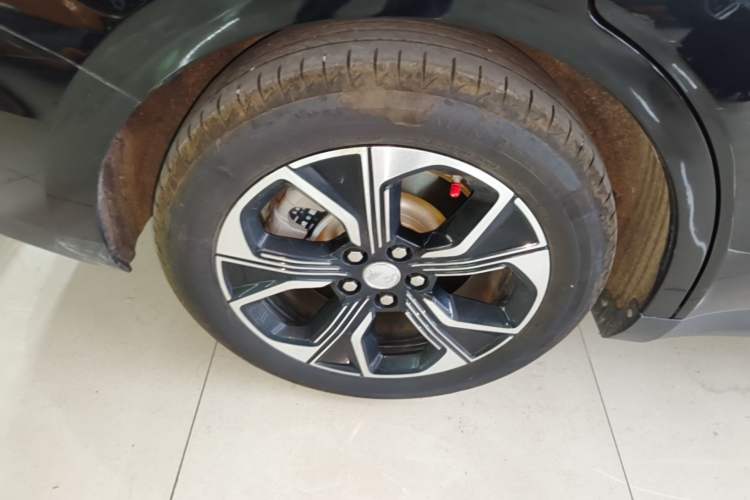 Used Hongqi E-QM5 2023 Base Travel Edition Right Rear Wheel Hub