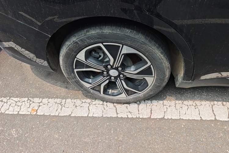 Used Hongqi E-QM5 2023 Base Travel Edition Right Rear Wheel Hub