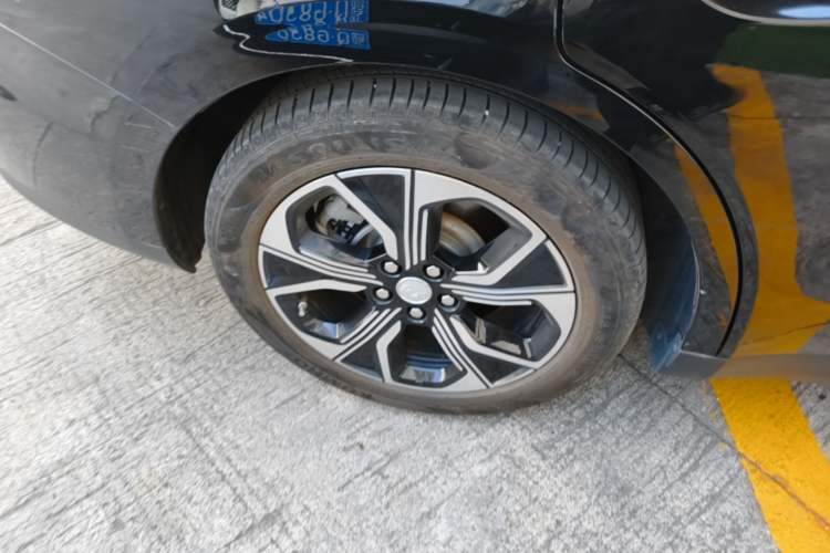 Used Hongqi E-QM5 2023 Revised Version Basic Travel Edition Right Rear Wheel Hub
