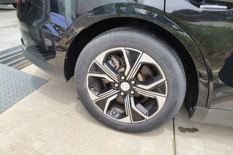 Used Hongqi E-QM5 2023 Revised Version Basic Travel Edition Right Rear Wheel Hub