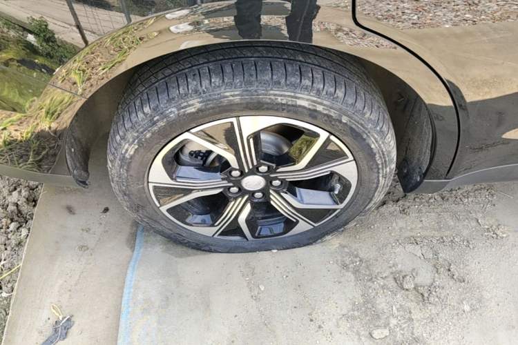 Used Hongqi E-QM5 2023 Revised Version Basic Travel Edition Right Rear Wheel Hub