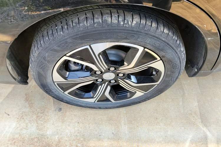 Used Hongqi E-QM5 2023 Revised Version Basic Travel Edition Right Rear Wheel Hub
