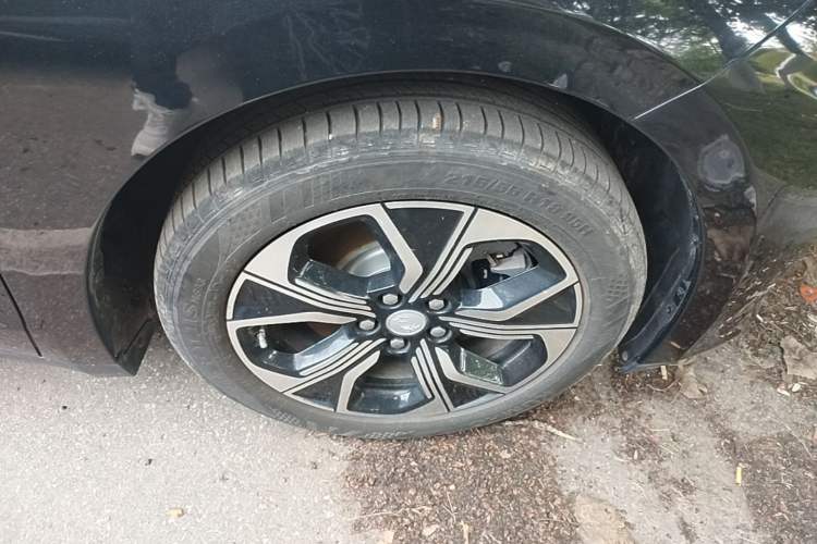 Used Hongqi E-QM5 2023 Revised Version Basic Travel Edition Right Rear Wheel Hub
