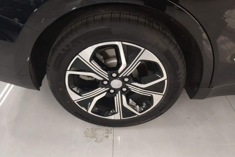 Used Hongqi E-QM5 2023 Revised Version Basic Travel Edition Right Rear Wheel Hub