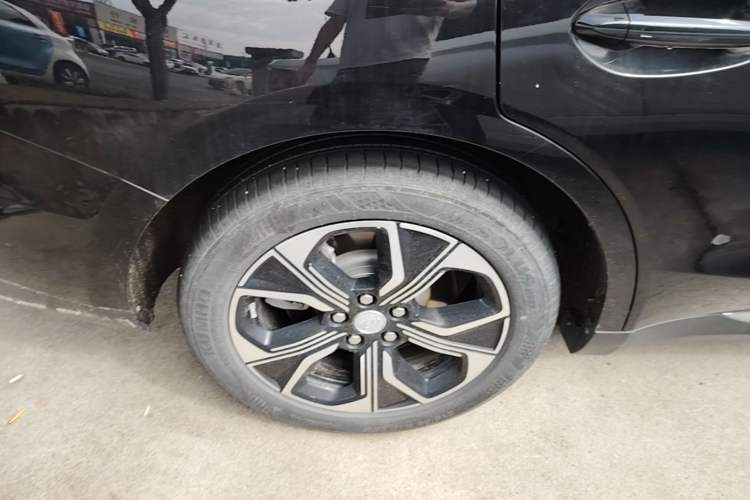 Used Hongqi E-QM5 2023 Revised Version Basic Travel Edition Right Rear Wheel Hub