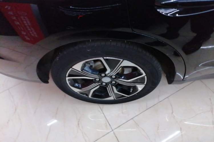 Used Hongqi E-QM5 2023 Revised Version Basic Travel Edition Right Rear Wheel Hub