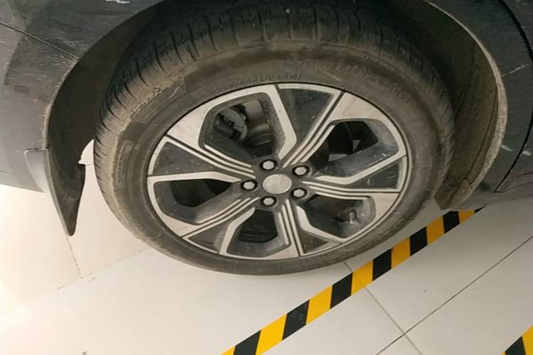 Used Hongqi E-QM5 2023 Revised Version Basic Travel Edition Right Rear Wheel Hub