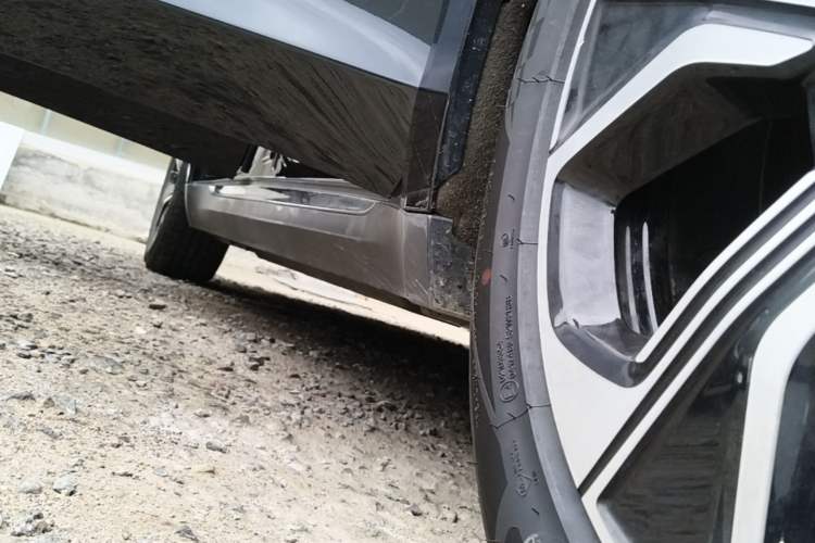 Used Hongqi E-QM5 2023 Revised Version Basic Travel Edition Right Side Sill