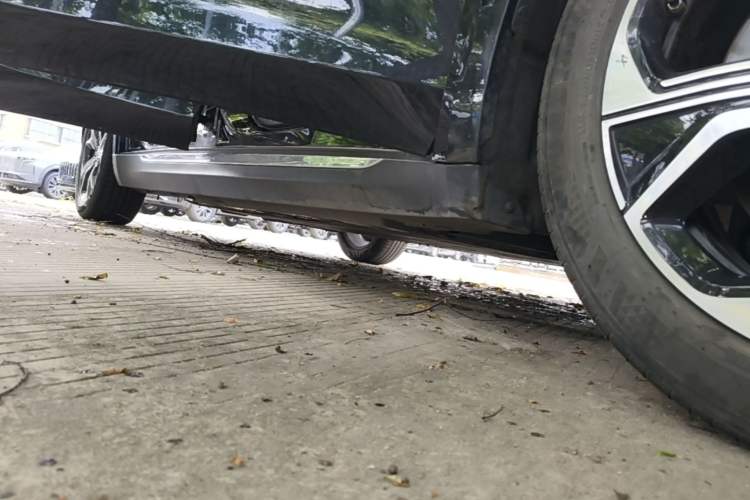 Used Hongqi E-QM5 2023 Base Travel Edition Right Side Sill