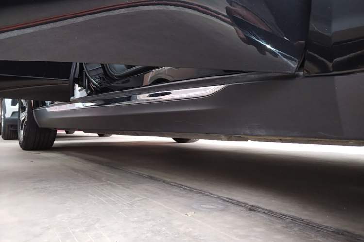 Used Hongqi E-QM5 2023 Revised Version Basic Travel Edition Right Side Sill