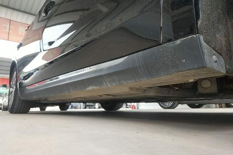 Used Hongqi E-QM5 2023 620km PLUS Right Side Sill