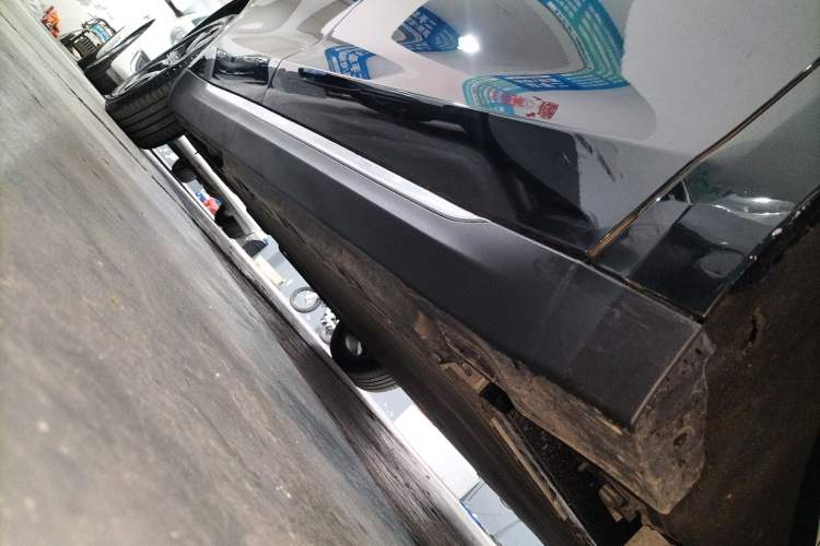 Used Hongqi E-QM5 2023 Revised Version Basic Travel Edition Right Side Sill