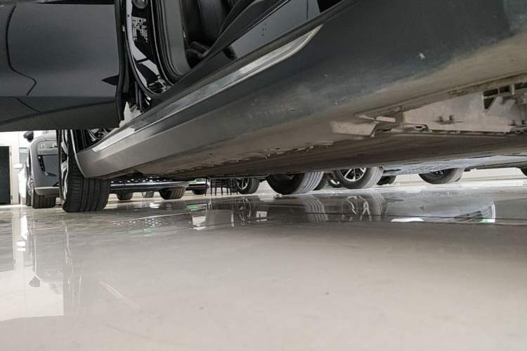 Used Hongqi E-QM5 2023 Revised Version Basic Travel Edition Right Side Sill