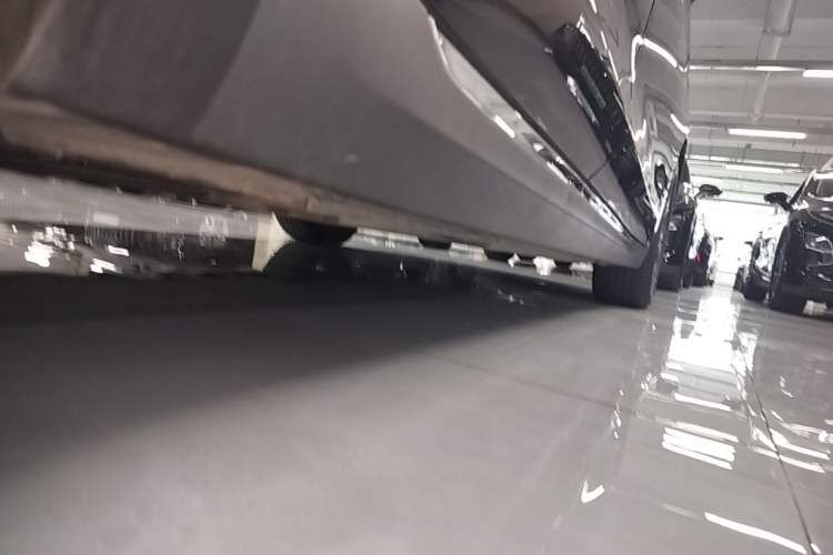 Used Hongqi E-QM5 2023 Revised Version Basic Travel Edition Right Side Sill